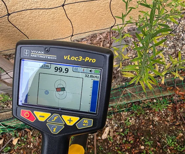 Localisateur utilisé pour tracer un réseau enterré en extérieur