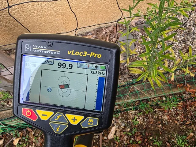 Localisateur utilisé pour tracer un réseau enterré en extérieur