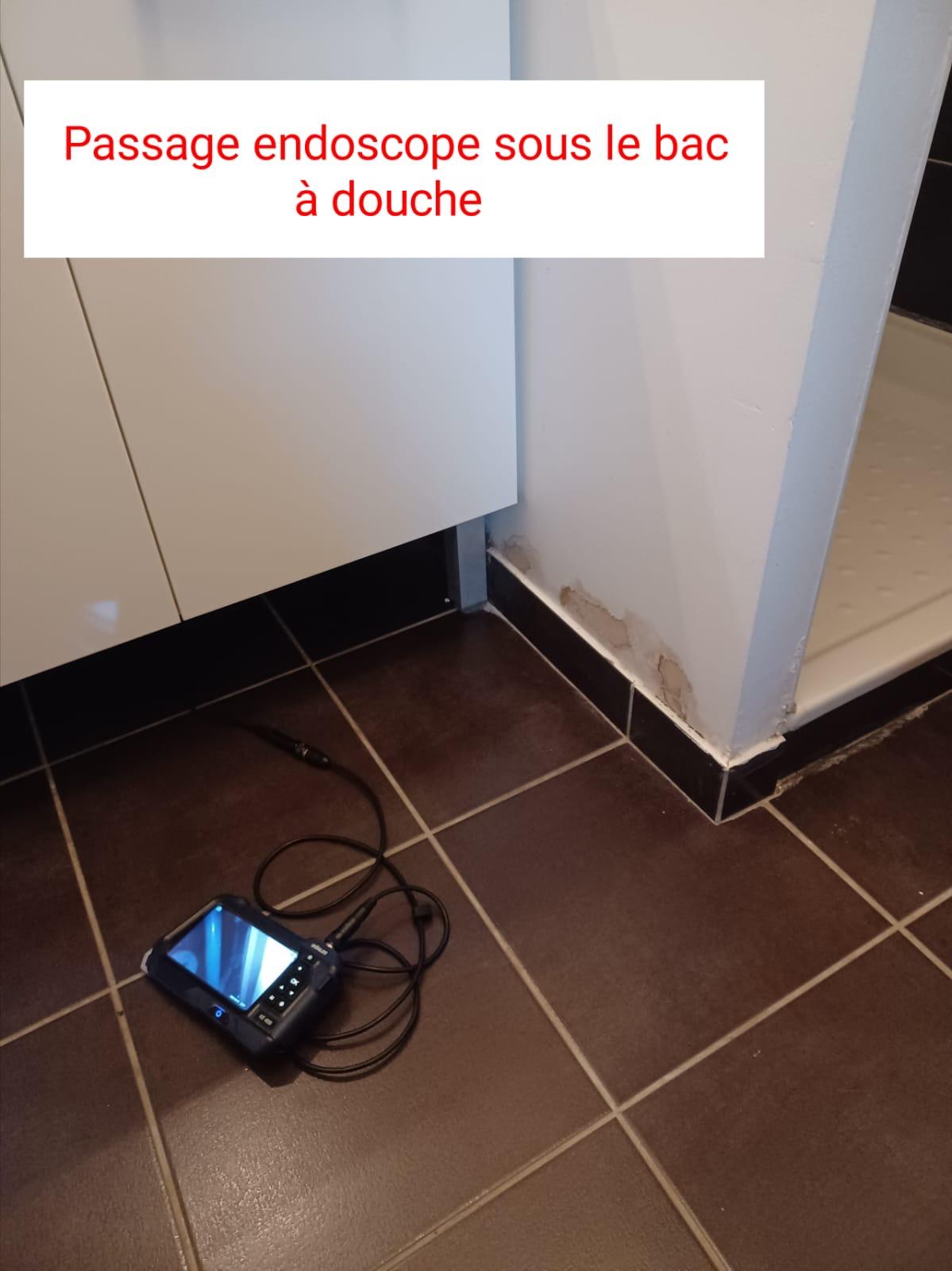 Passage endoscope sous le bac à douche