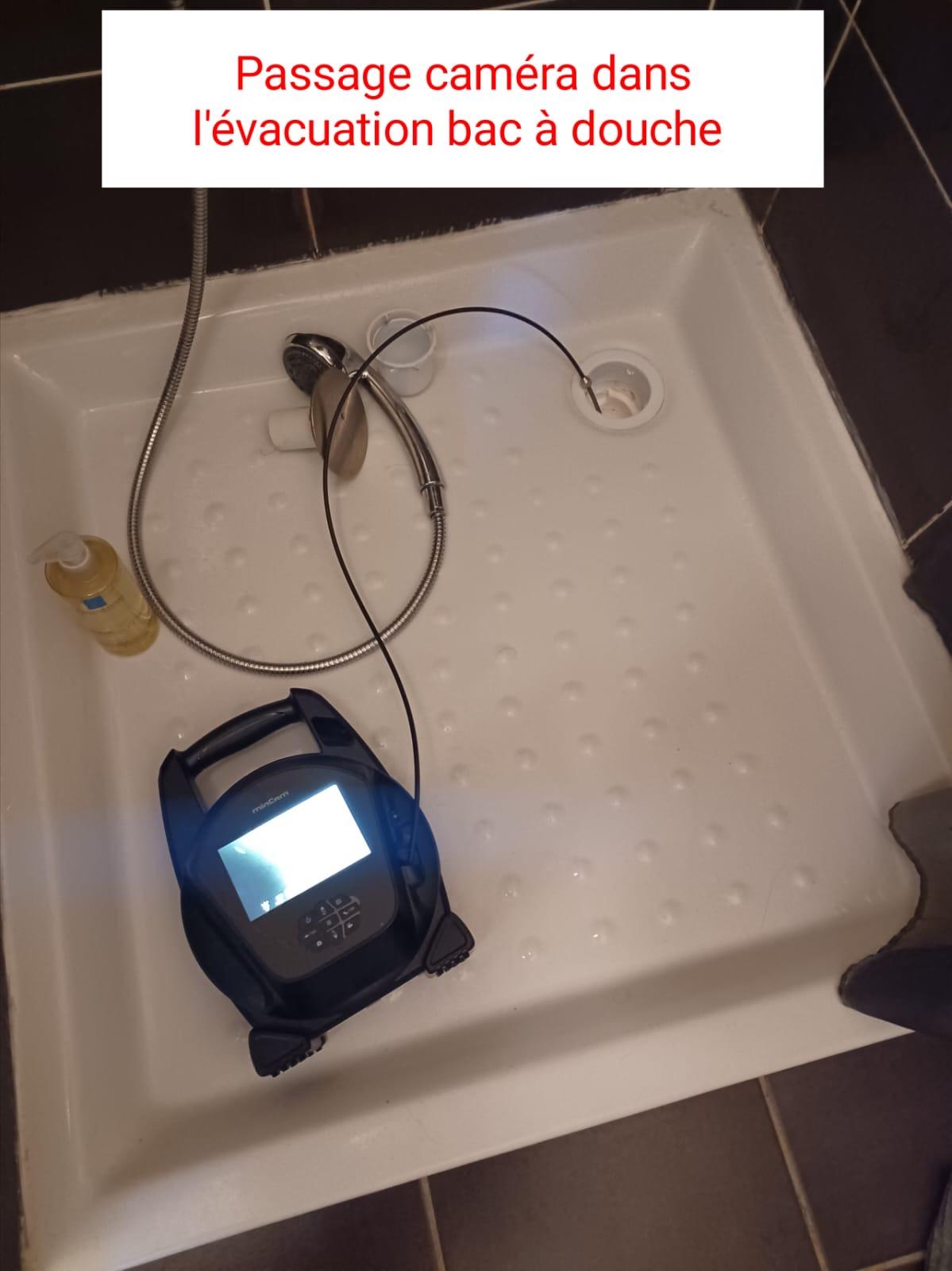 Passage caméra dans l'évacuation bac à douche